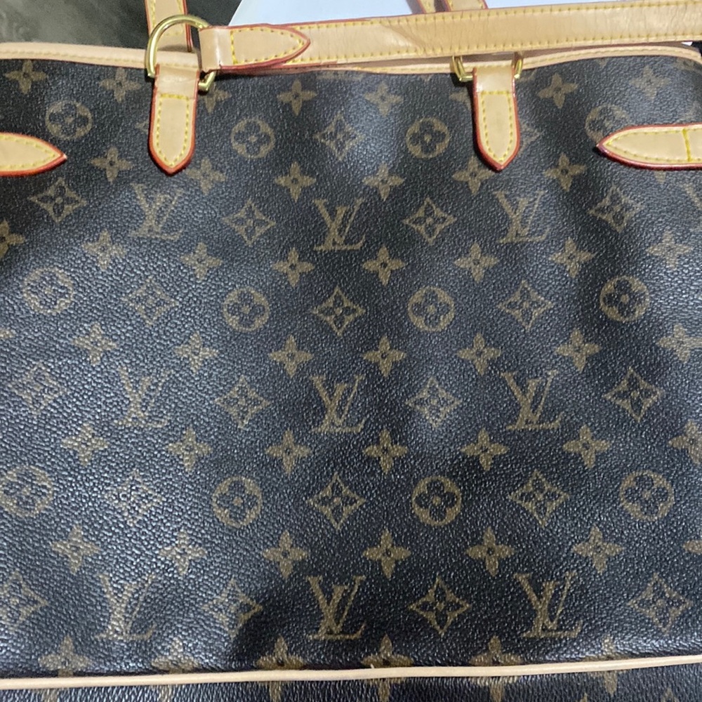Tote bag. Price reflects Authenticity! I am not saying it’s a real LV bag.